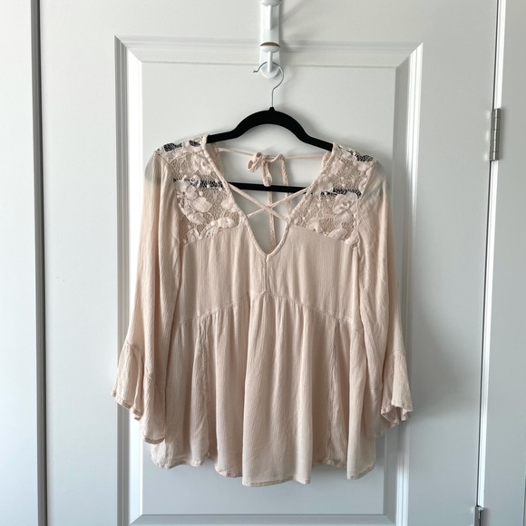 American Eagle Outfitters Tops - AMERICAN EAGLE / PINK LACE FLOWY BLOUSE